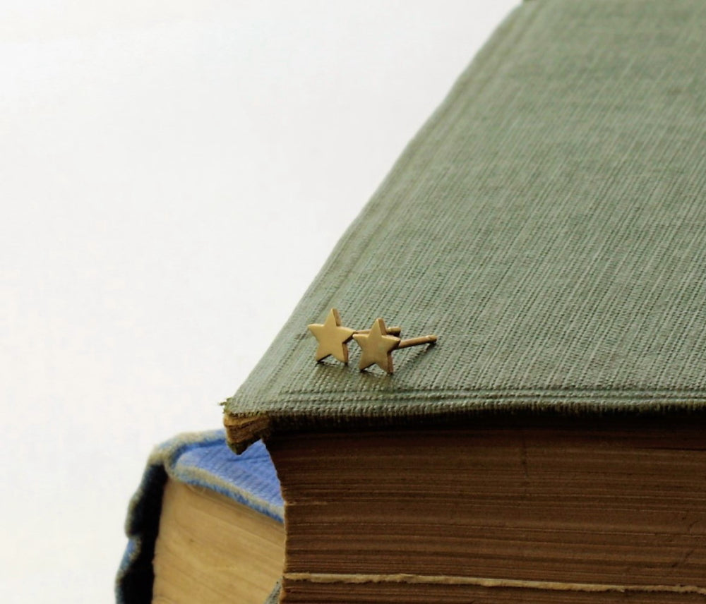 Gold star mini stud earrings